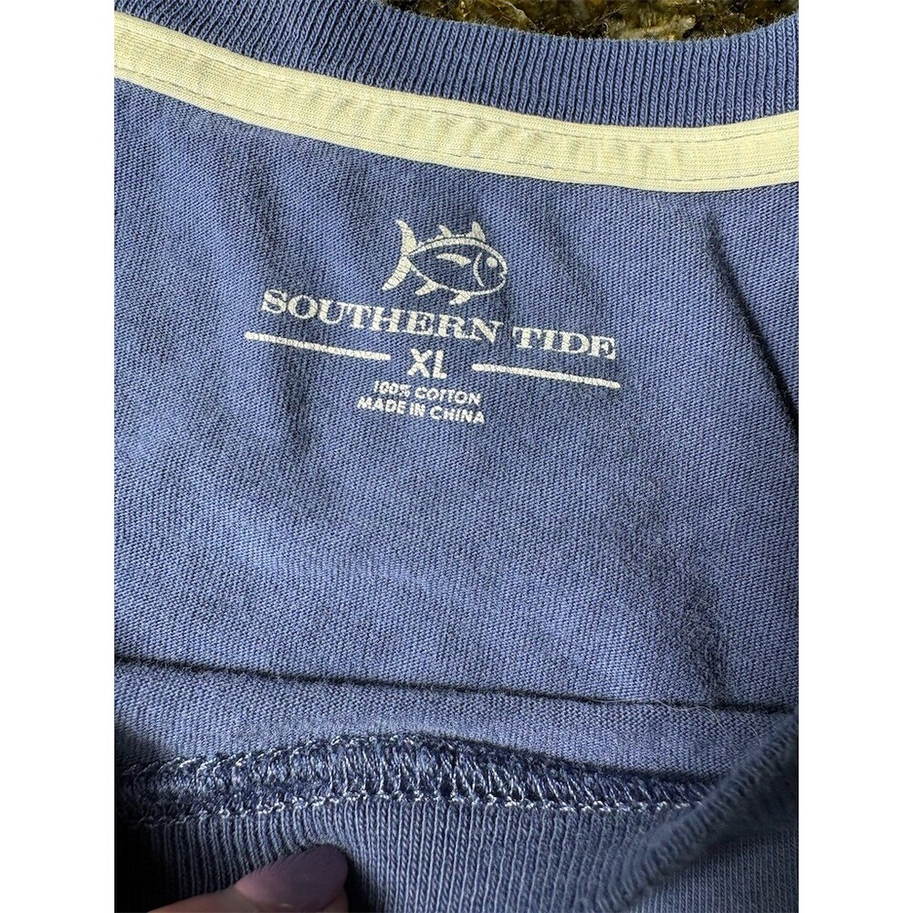 Southern Tide T-Shirt Men's XL Navy Blue Pocket Crew Neck Orange Fish Logo - Picture 6 of 7